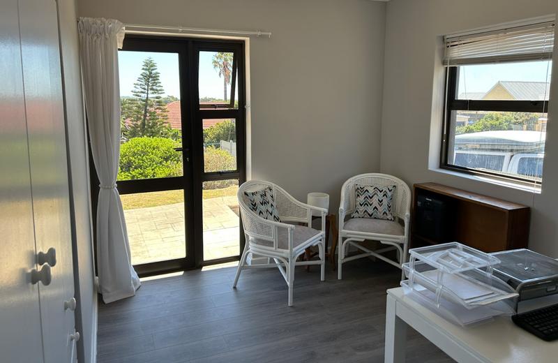 5 Bedroom Property for Sale in Capri Western Cape